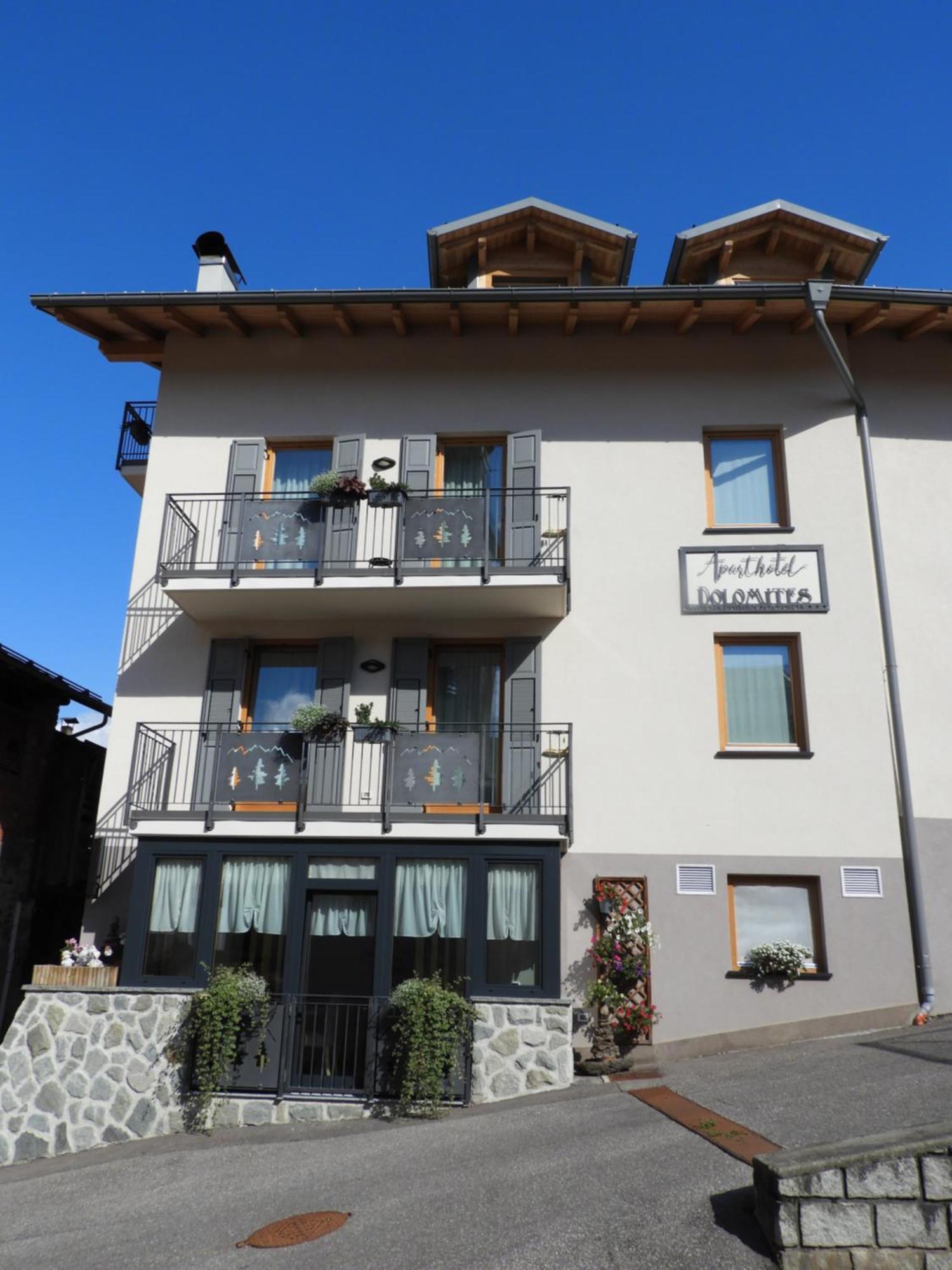 Aparthotel Dolomites Living&Relax Commezzadura Exterior foto