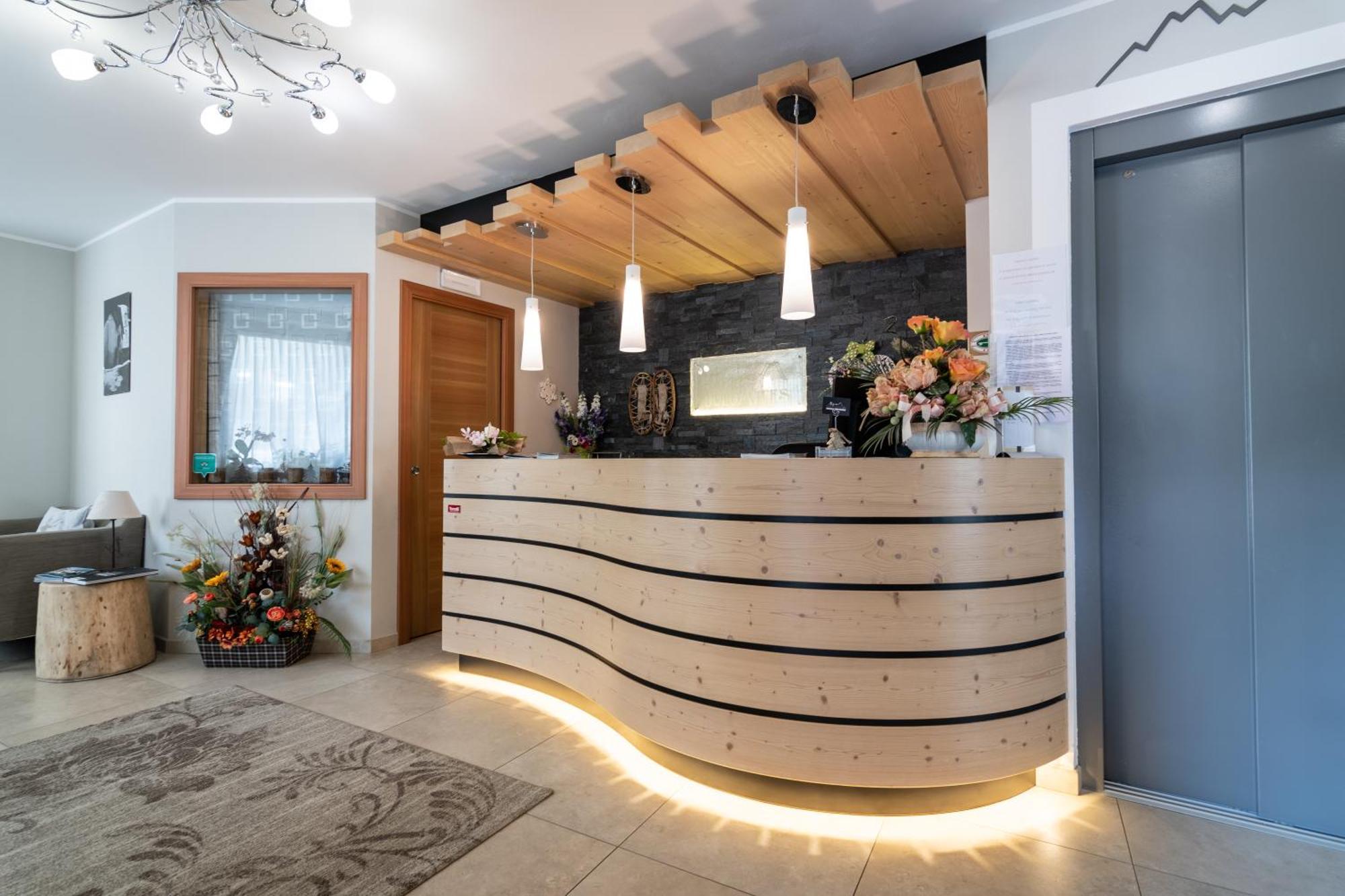 Aparthotel Dolomites Living&Relax Commezzadura Exterior foto