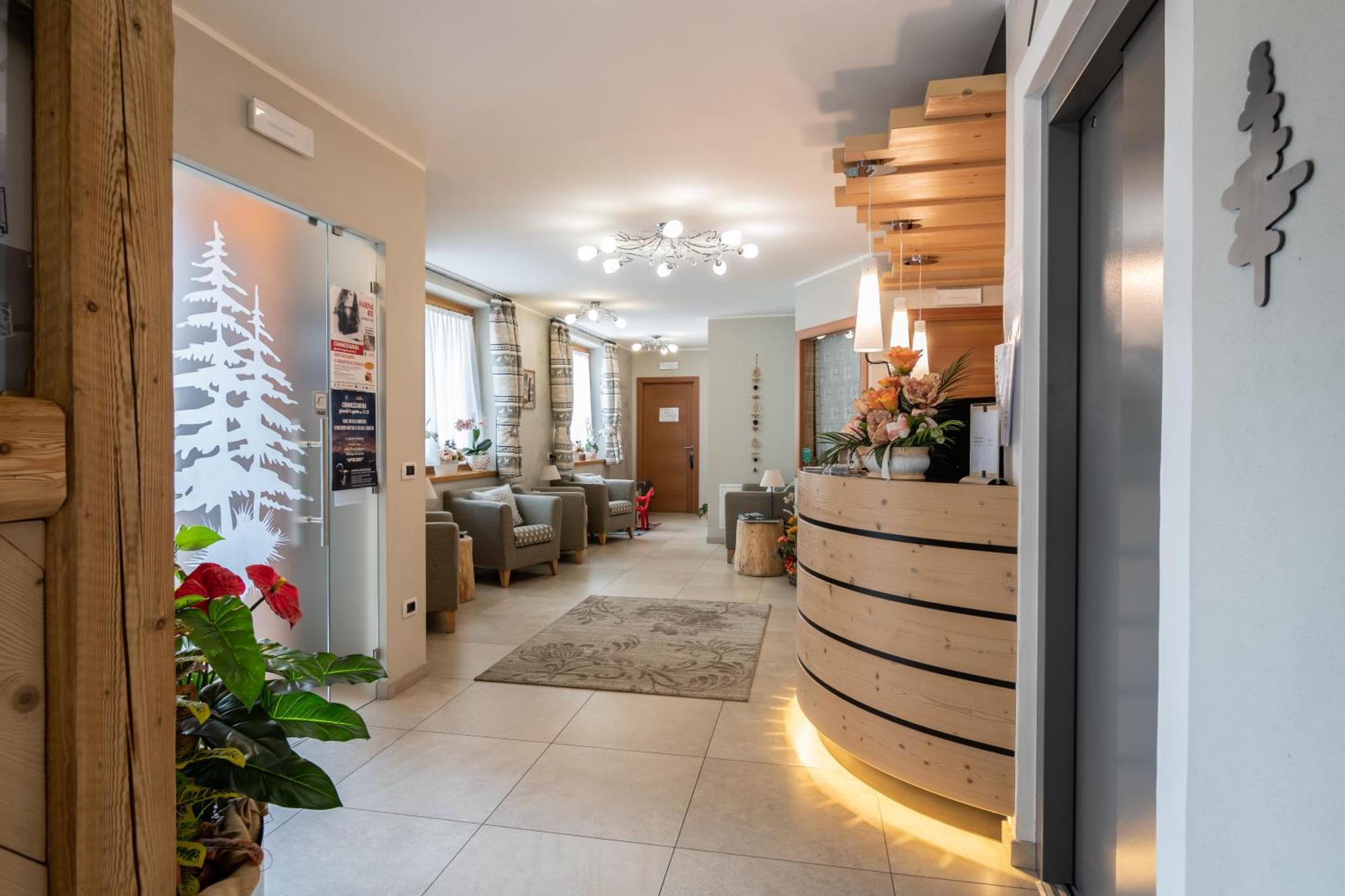 Aparthotel Dolomites Living&Relax Commezzadura Exterior foto