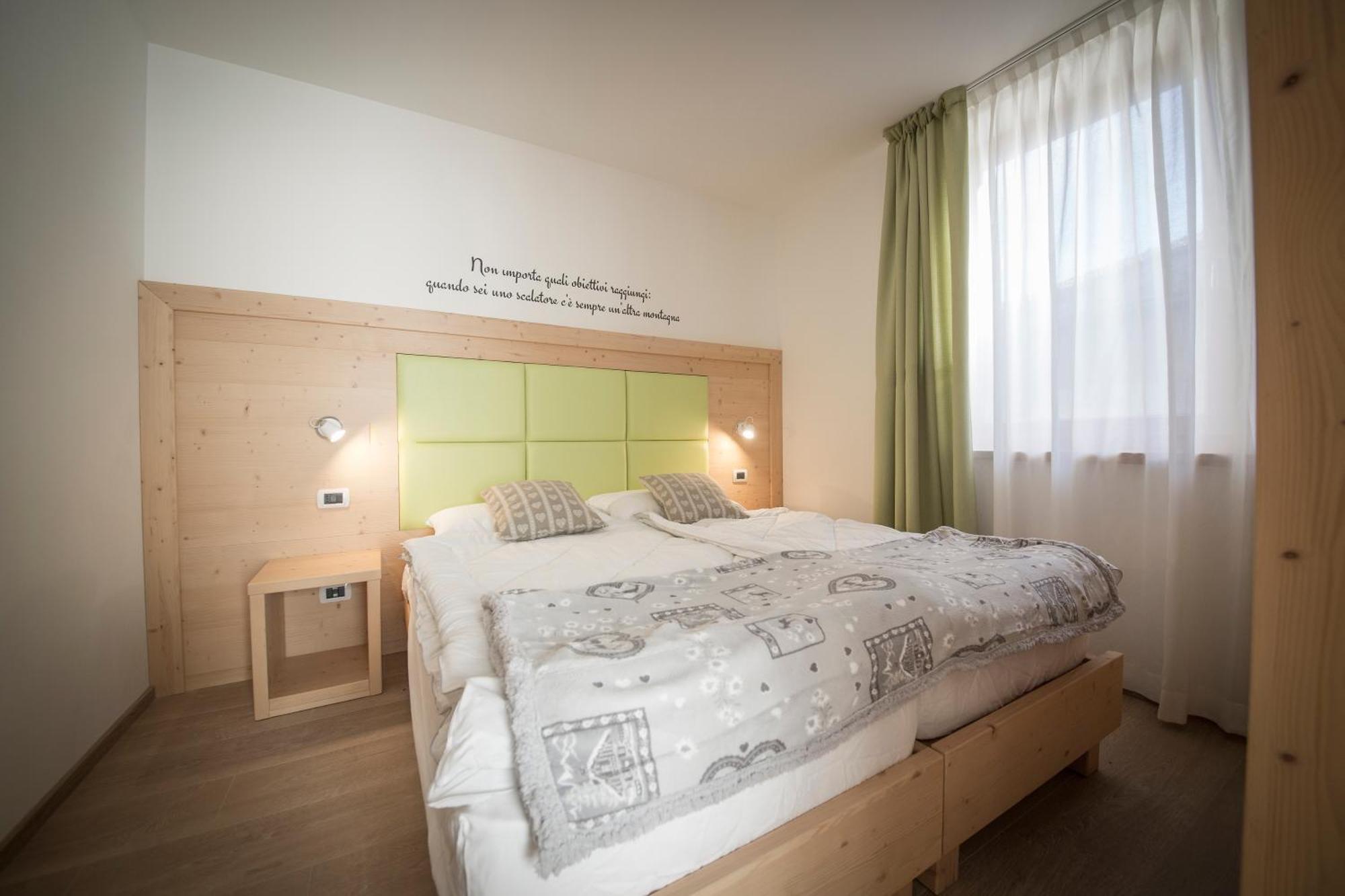 Aparthotel Dolomites Living&Relax Commezzadura Quarto foto